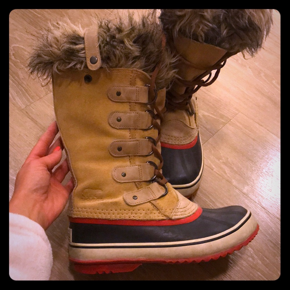 Stylish Tan and Black Women's Boots